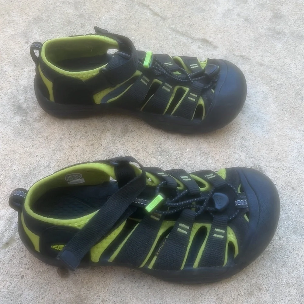 Keen Big Kids Newport H2 Water Sandal Black/Lime/Green Size 3